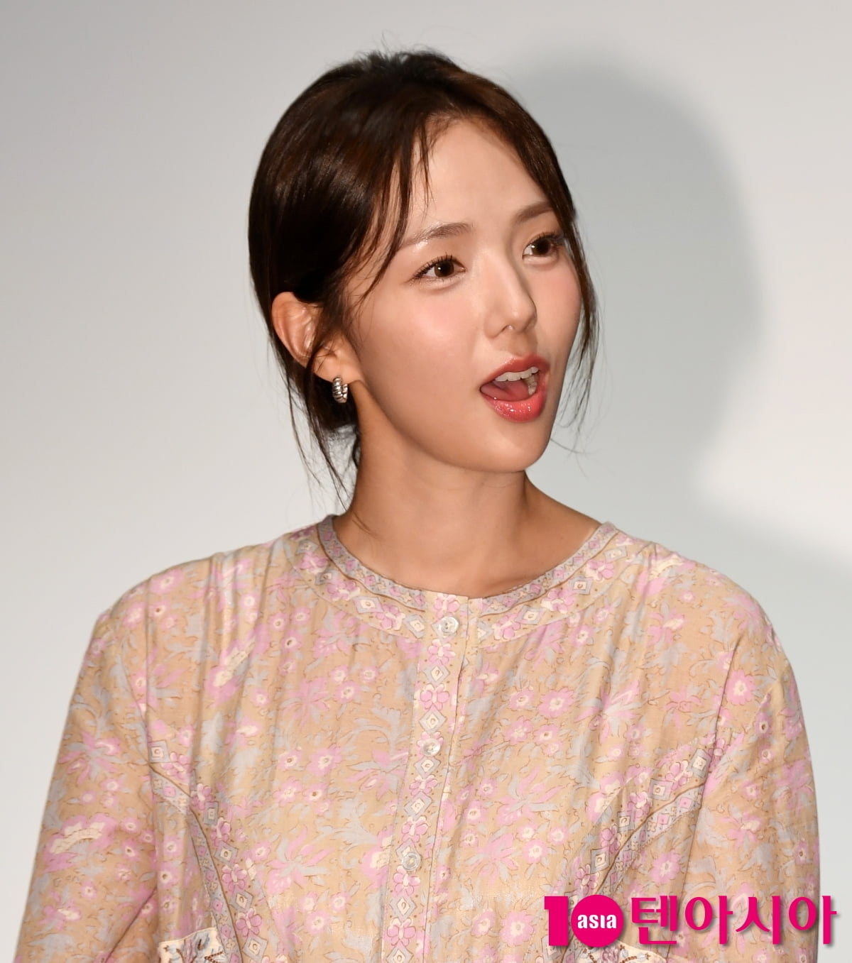 Chae Soo-bin Attends Stage Greeting for 'Omniscient Reader's Viewpoint' in Seoul