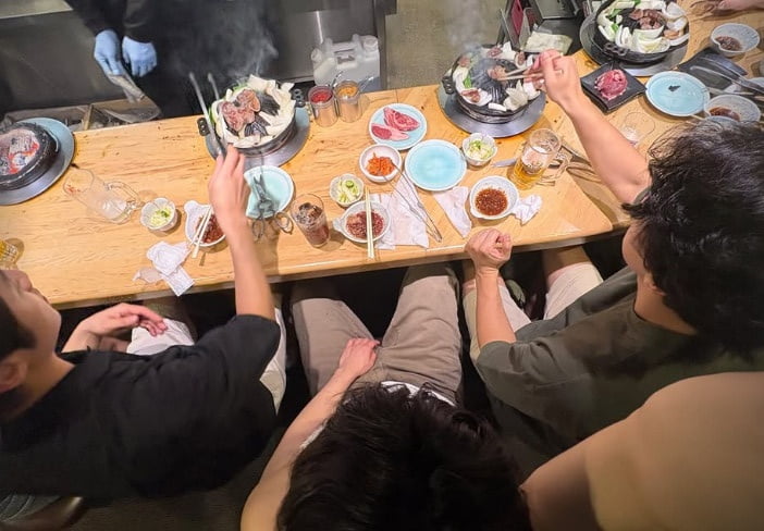 Actor Jung Joon-won Enjoys Dinner with Friends Amid Rising Stardom
