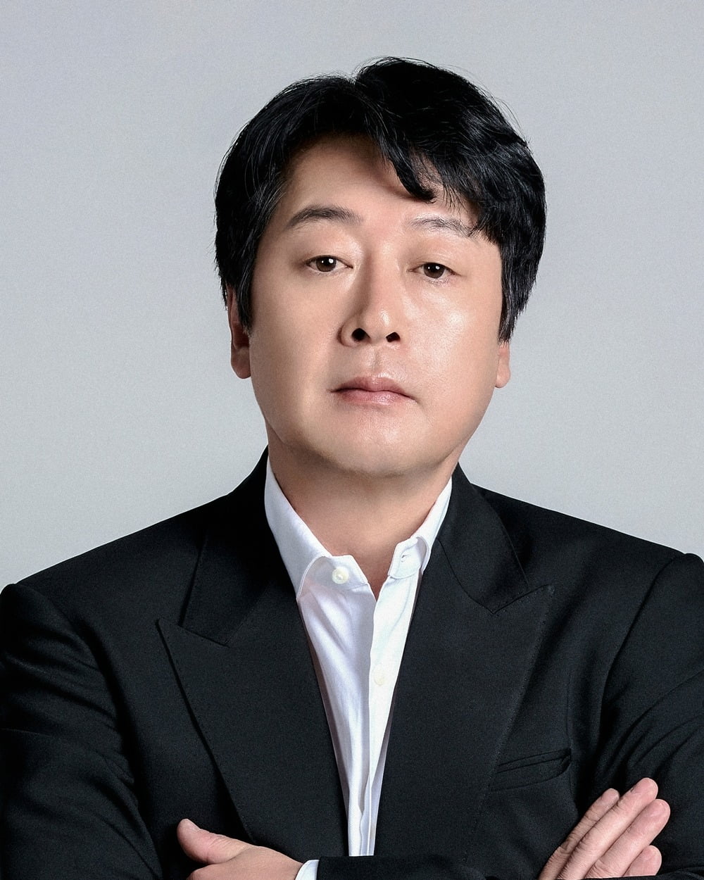 Veteran Actor Kim Yoon-seok Signs Exclusive Contract with HB Entertainment
