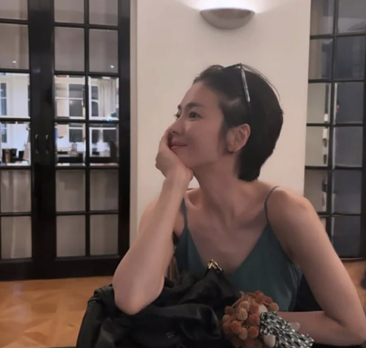 Song Hye-kyo Stuns with Chic Short Hair Transformation Ahead of Netflix Comeback