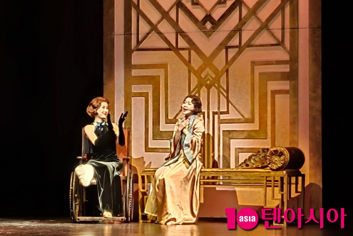 Choi Yoo-jung Takes Center Stage in Her First Musical Lead Role in '42nd Street'