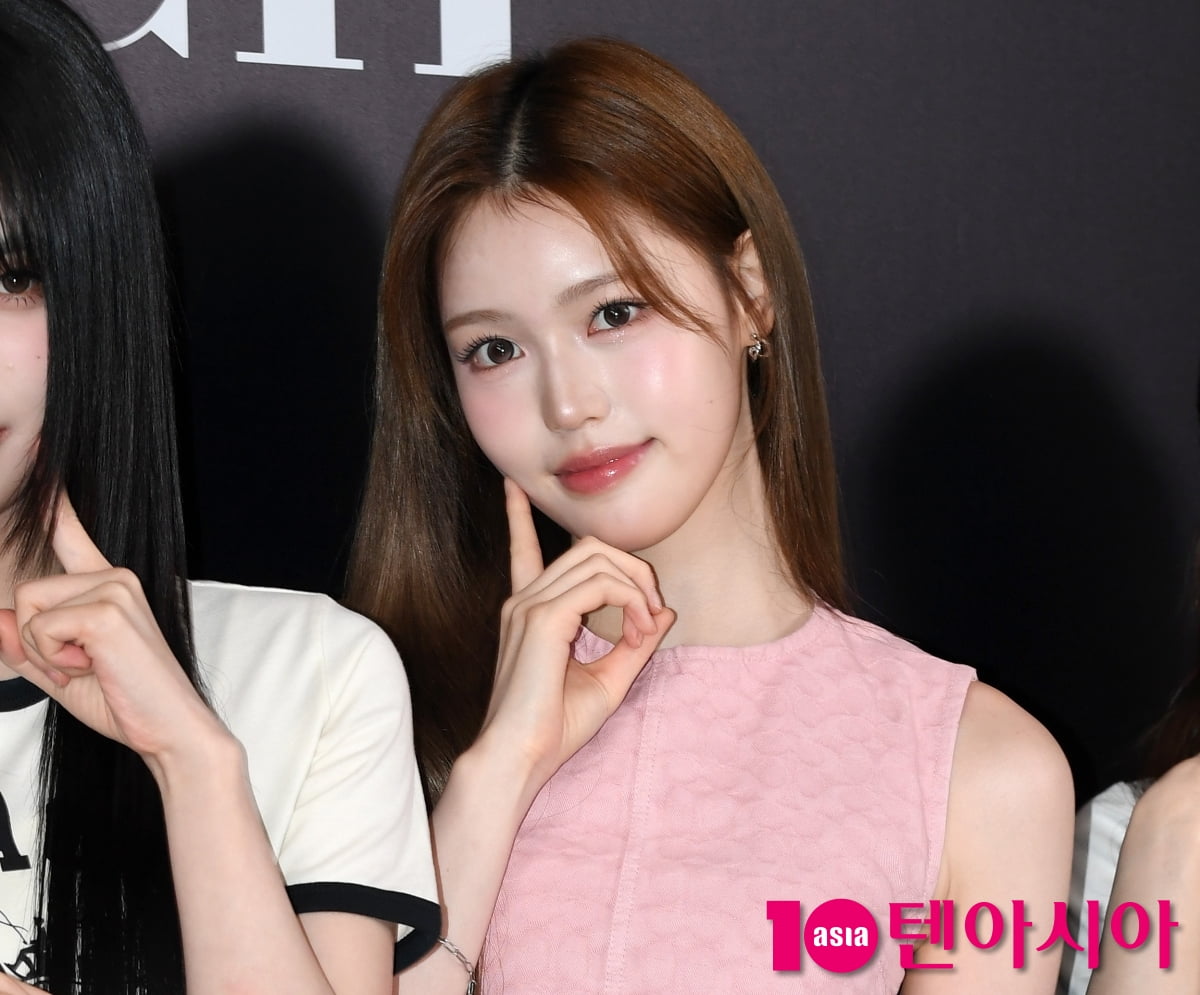 Izna's Jung Se-bi Shines at COACH Event in Seoul
