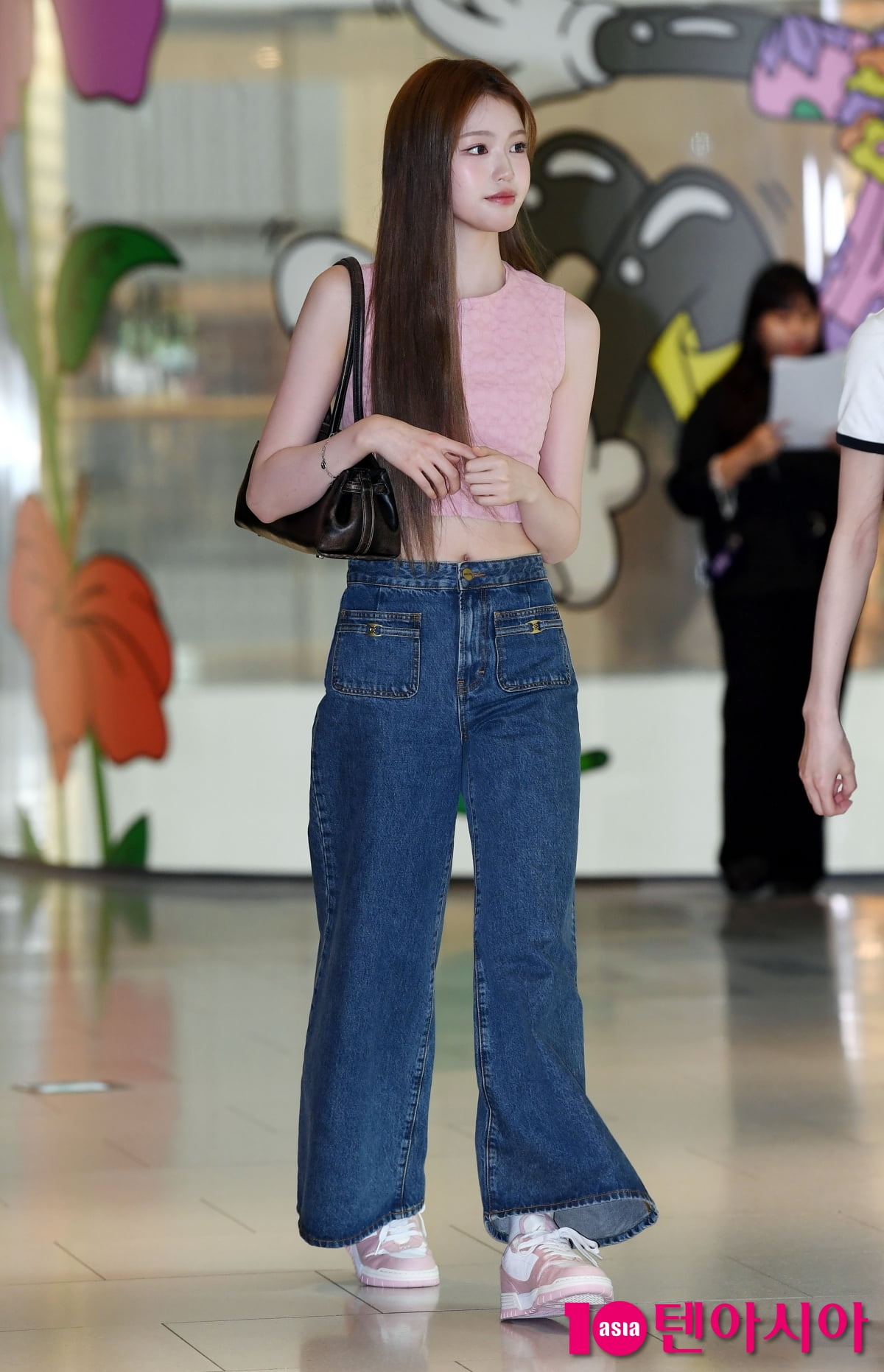 Izna's Jung Se-bi Shines at COACH Event in Seoul