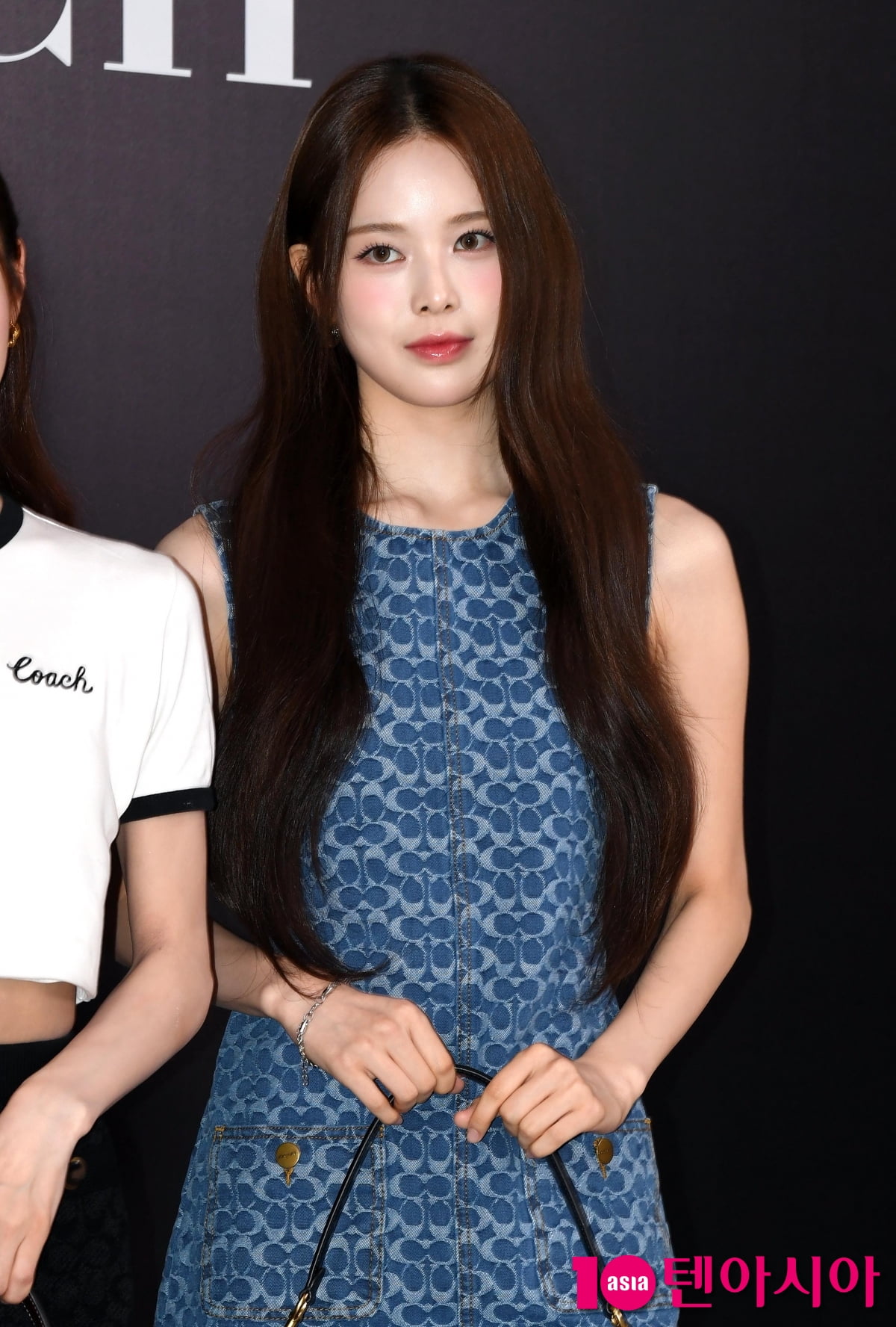 Izna's Bang Jee-min Shines at COACH Event in Seoul