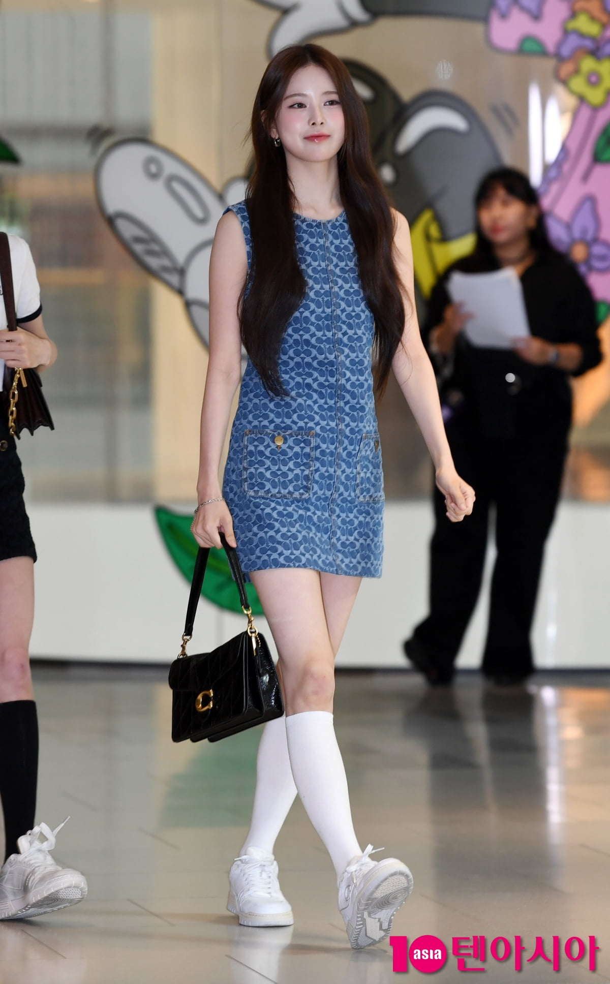 Izna's Bang Jee-min Shines at COACH Event in Seoul