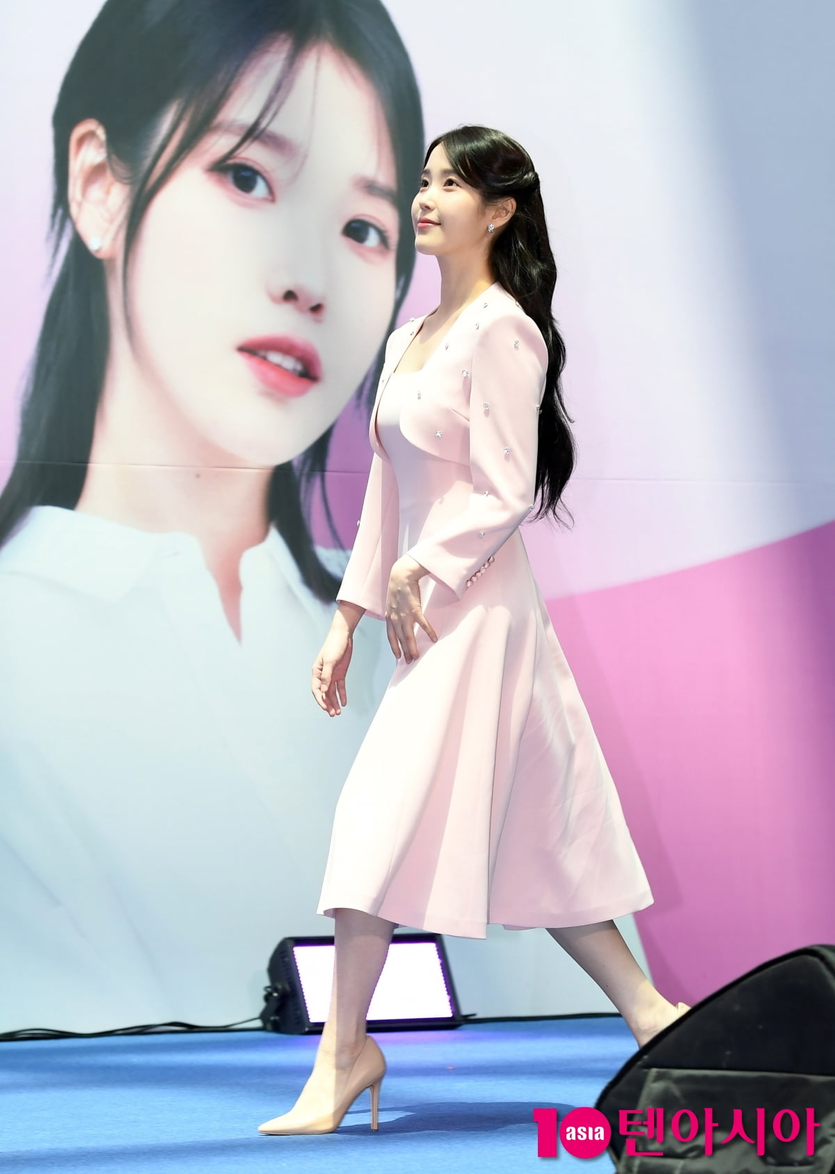 IU Appointed as Incheon Airport Customs Ambassador