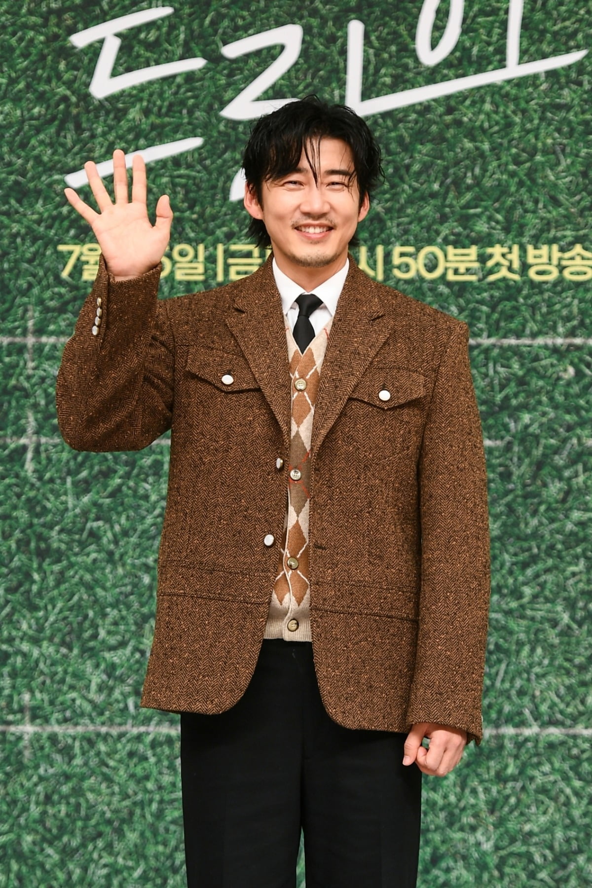 Yoon Kye-sang Praises Kim Yo-han's Unreal Beauty at 'Try: We Become a Miracle' Press Conference