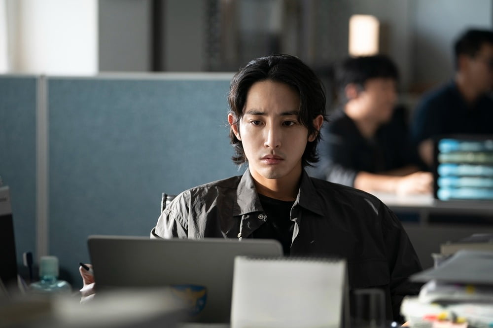 Actor Lee Soo-hyuk Reflects on the Conclusion of 'S-Line' as the Series Gains Global Attention