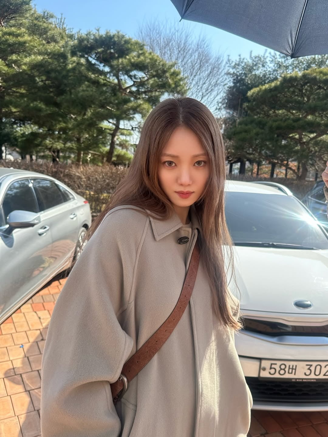 Lee Sung-kyung Captivates Fans with Stunning Beauty on 'Good Man' Set