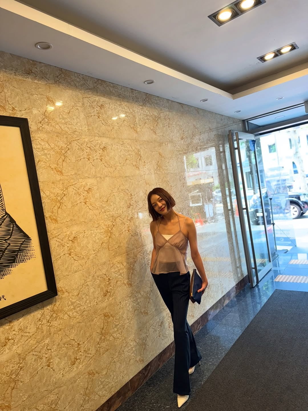 Actress Hwang Bo-ra Stuns with Goddess-like Visuals on Instagram