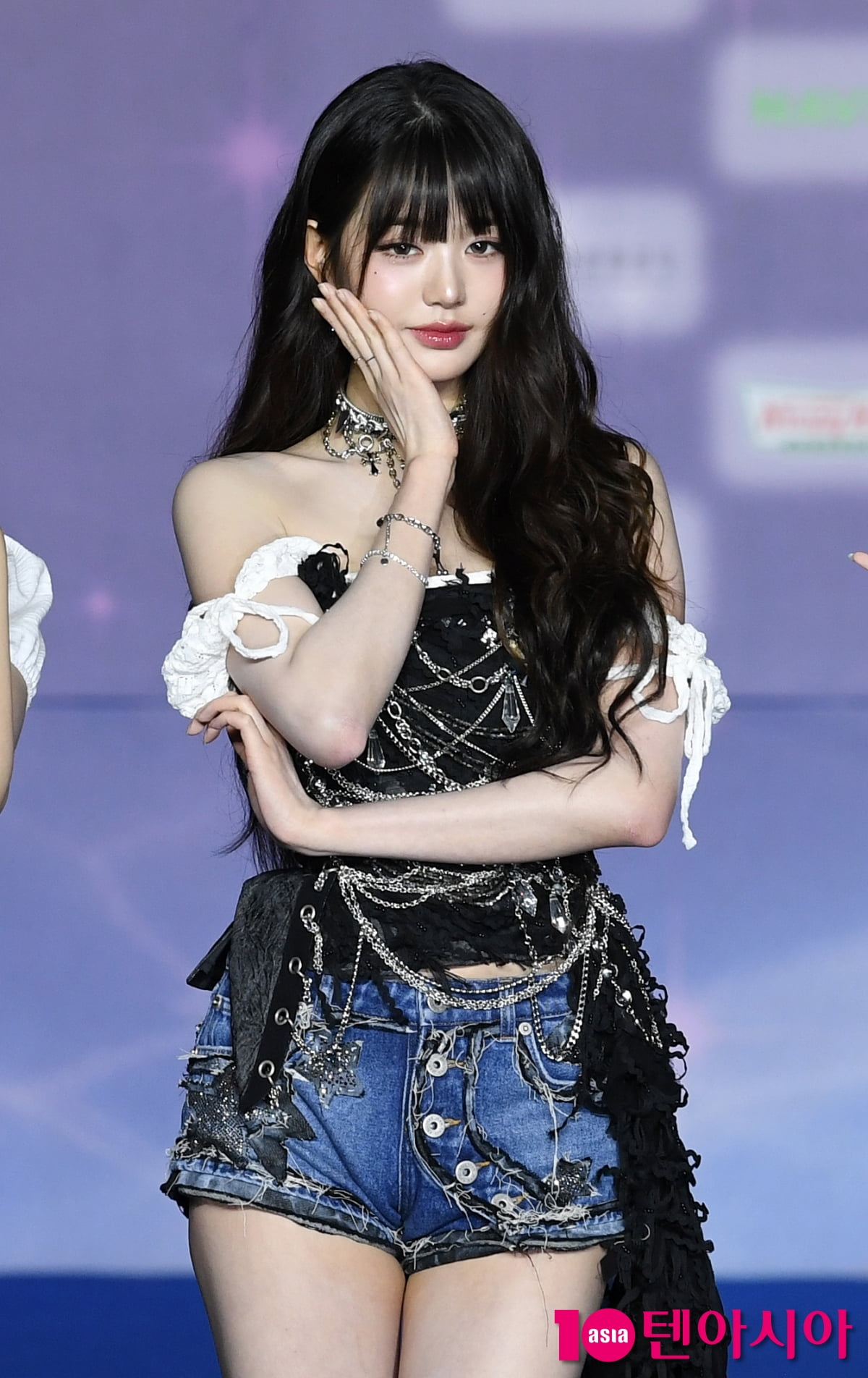 IVE's Jang Wonyoung Shines on the Blue Carpet at 2025 SBS Gayo Daejeon Summer