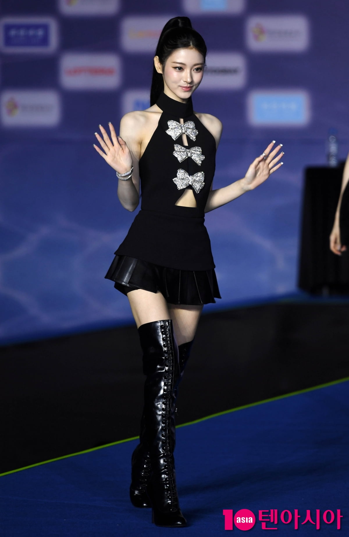 ミヤオ・アンナ、2025 SBS 歌謡大典サマーのブルーカーペットに登場