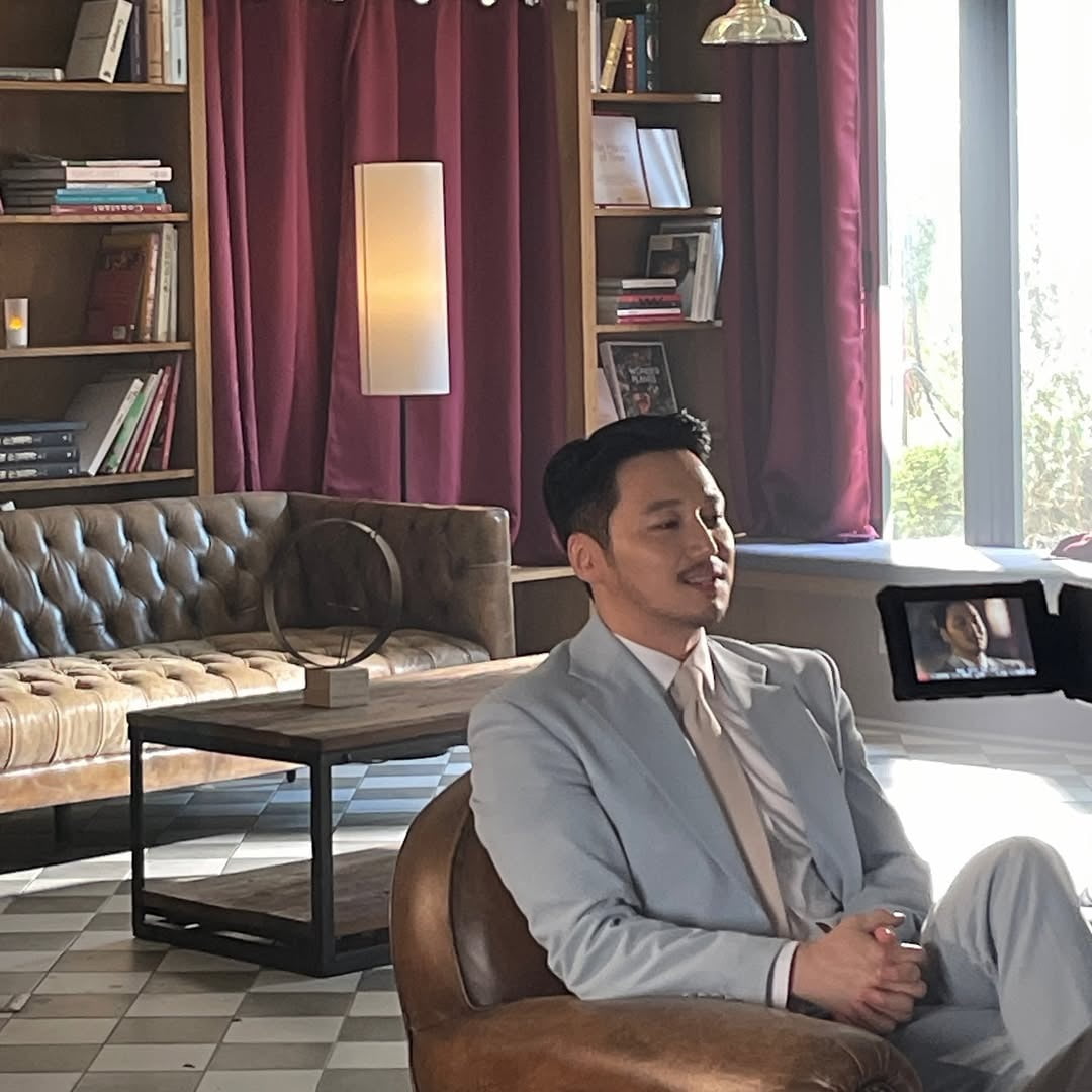 Actor Byun Yo-han Captivates Fans with Dapper Suit and Warm Smile