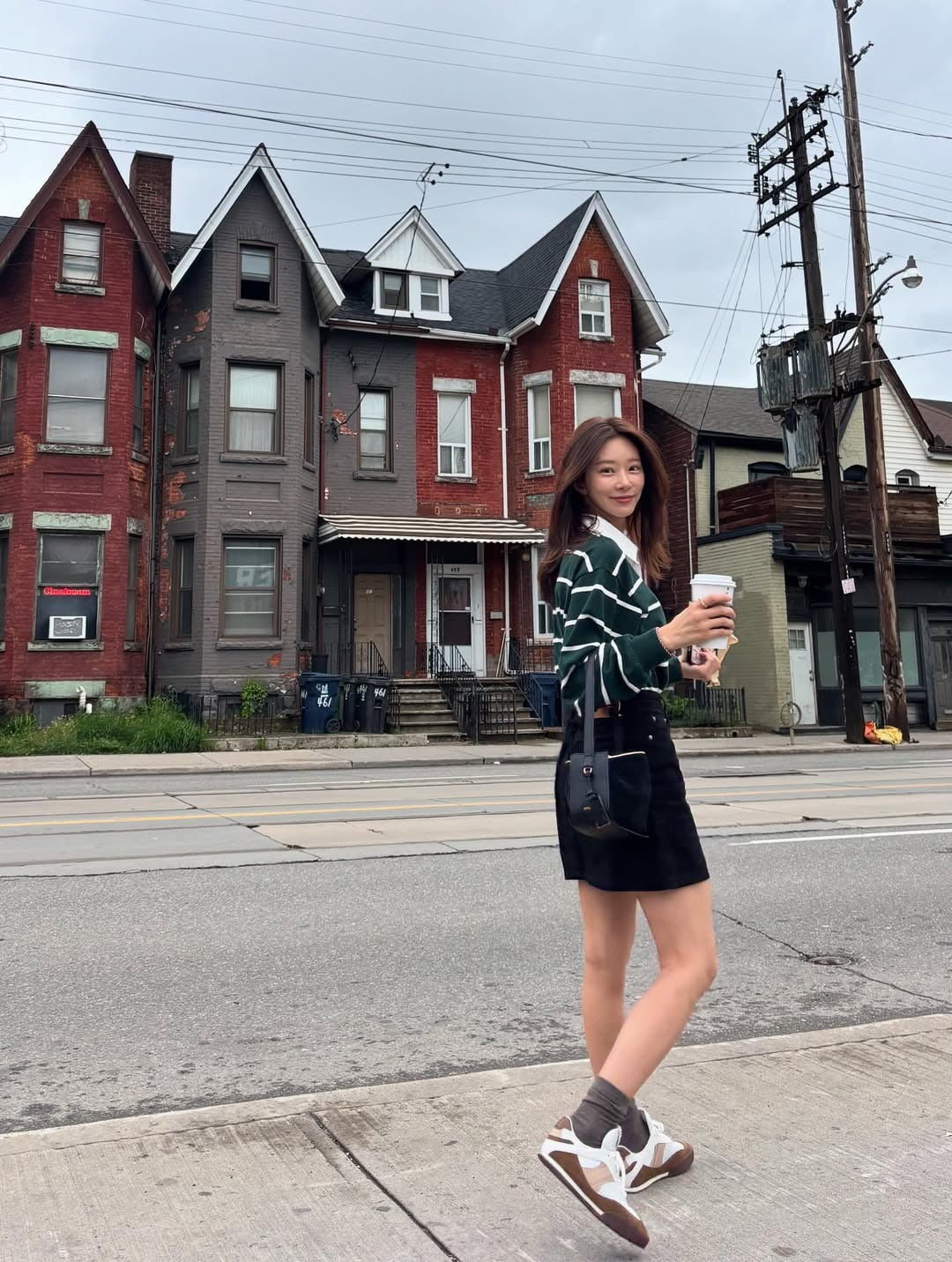 Actress Lee Joo-bin Captivates with Effortless Style in Latest Instagram Photos