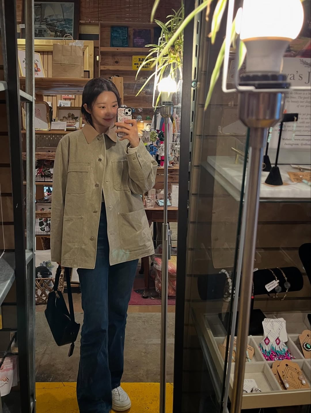 Actress Lee Joo-bin Captivates with Effortless Style in Latest Instagram Photos