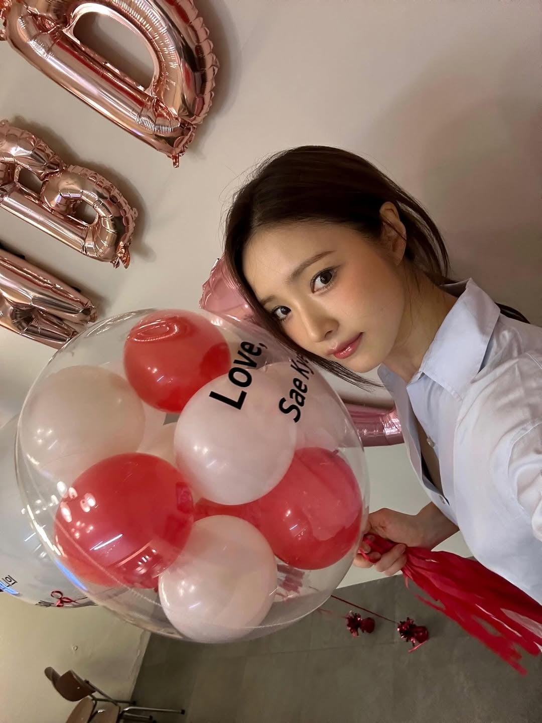 シン・セギョン、誕生日カフェでの優雅な美しさを披露