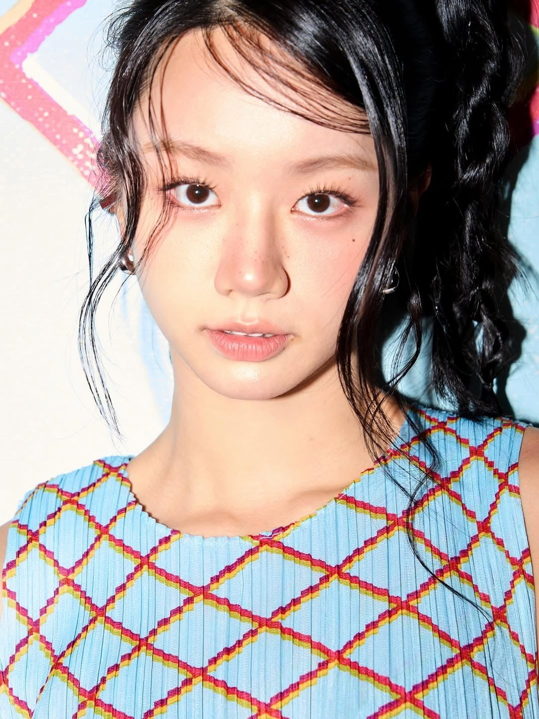 K-Pop Star Hyeri Dazzles Fans with Rainbow Aura and Real Estate Success