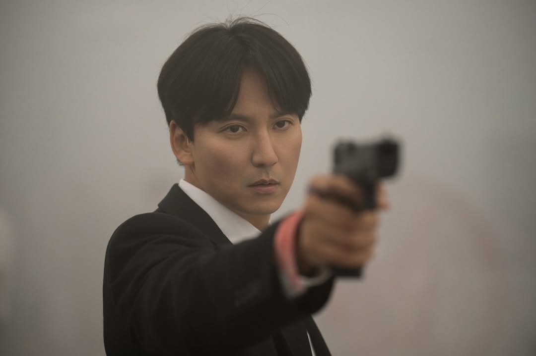 Kim Nam-gil Captivates Fans with Intense Transformation into 'Lee Do' for Netflix's 'Trigger'