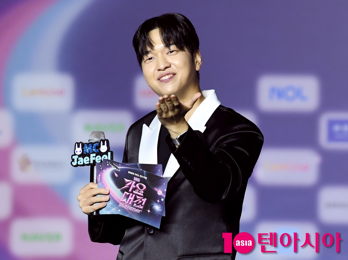Yoo Jae-pil Graces the Blue Carpet at '2025 SBS Gayo Daejeon Summer'