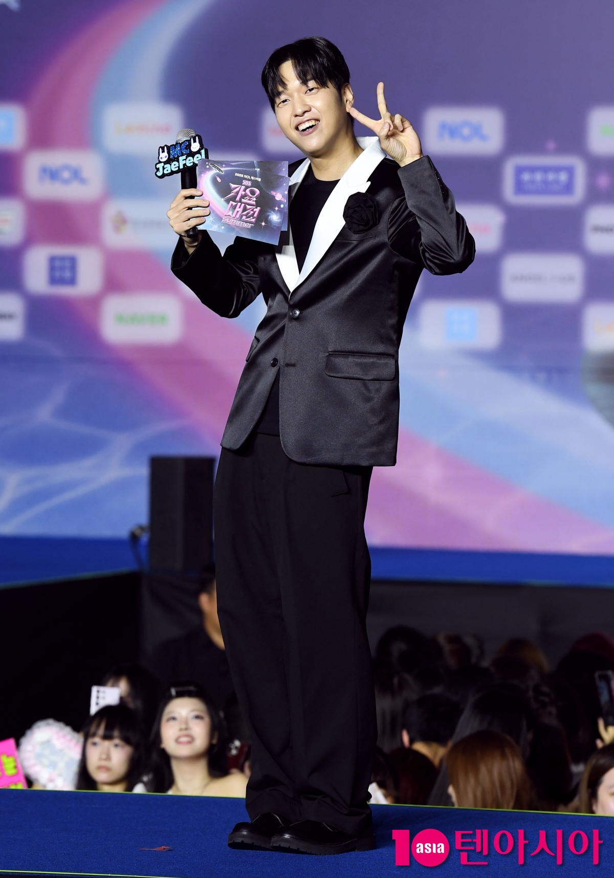 Yoo Jae-pil Graces the Blue Carpet at '2025 SBS Gayo Daejeon Summer'