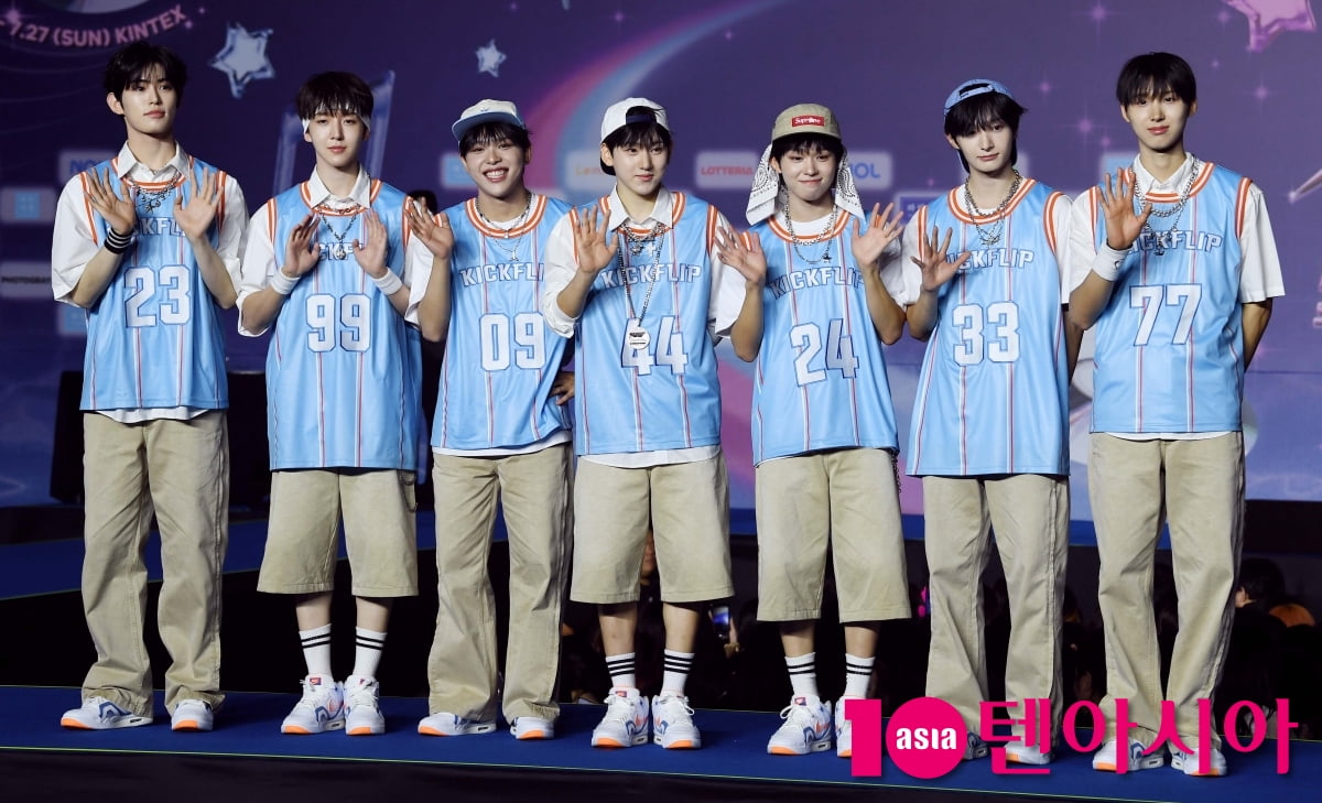 K-Pop Group KickFlip Shines at '2025 SBS Gayo Daejeon Summer' Blue Carpet Event