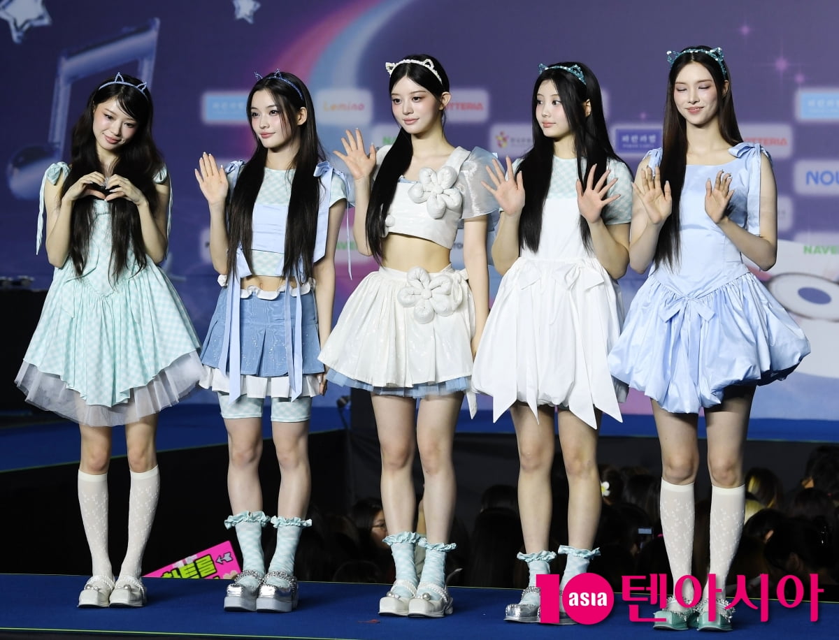 K-Pop Group ILLIT Shines at '2025 SBS Gayo Daejeon Summer' Blue Carpet Event