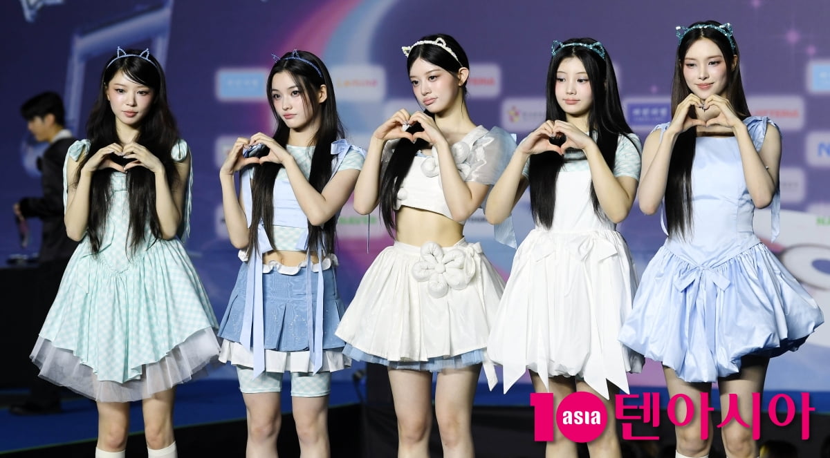 K-Pop Group ILLIT Shines at '2025 SBS Gayo Daejeon Summer' Blue Carpet Event