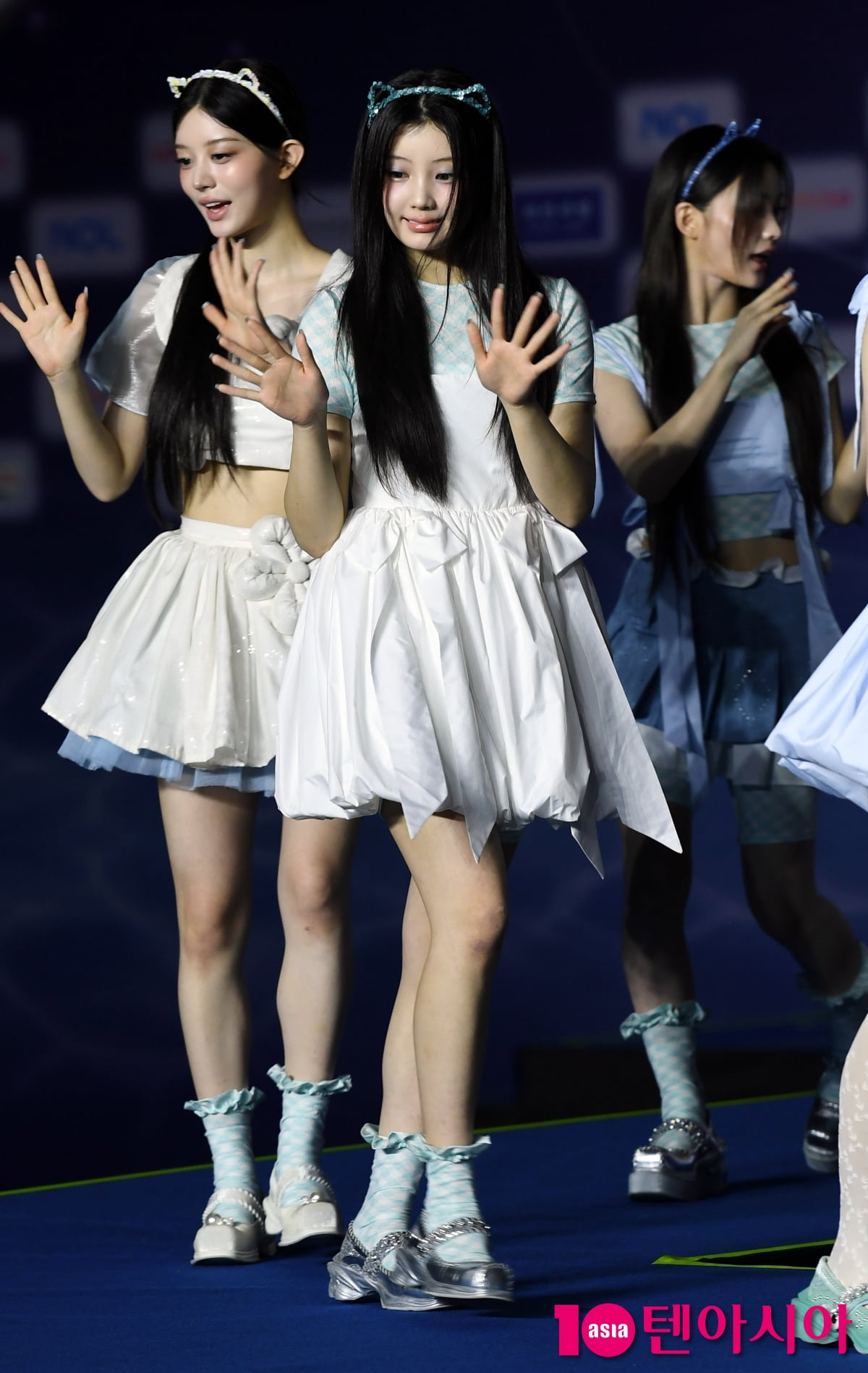 Wonhee of ILLIT Shines on the Blue Carpet at '2025 SBS Gayo Daejeon Summer'