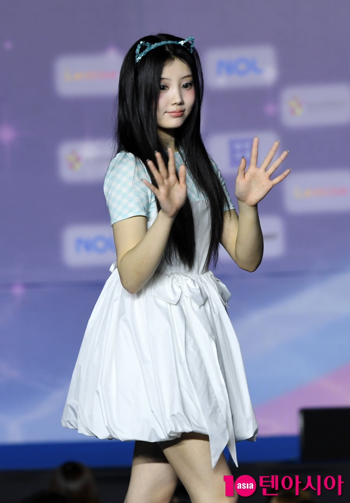 Wonhee of ILLIT Shines on the Blue Carpet at '2025 SBS Gayo Daejeon Summer'