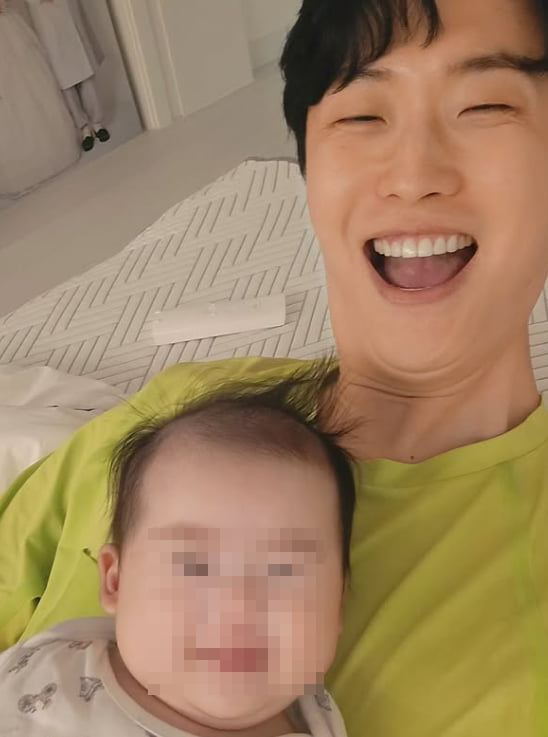 Trot Singer Wonhyuk Shares Adorable Photo of His Lookalike Daughter
