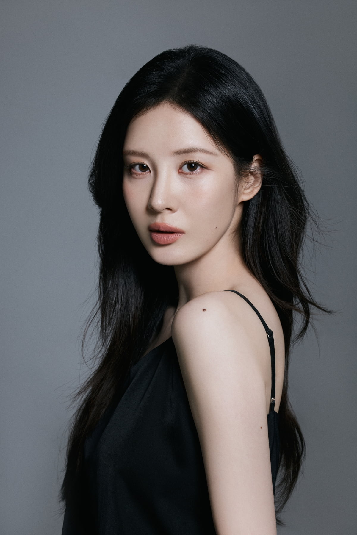 Seohyun Stuns with New Profile Photos Showcasing Dual Concepts