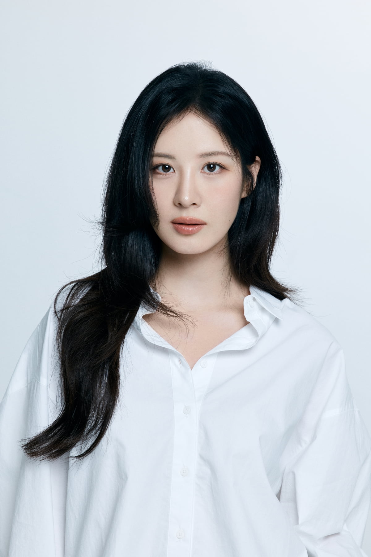 Seohyun Stuns with New Profile Photos Showcasing Dual Concepts