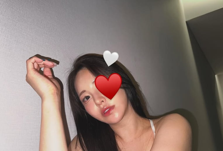 元ブブガールのナム・ユジョン、赤い水着で魅力的な姿を披露