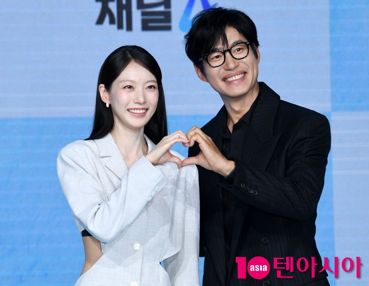 Gong Seung-yeon and Yoo Jun-sang Attend Press Conference for New Drama 'Travel for You'