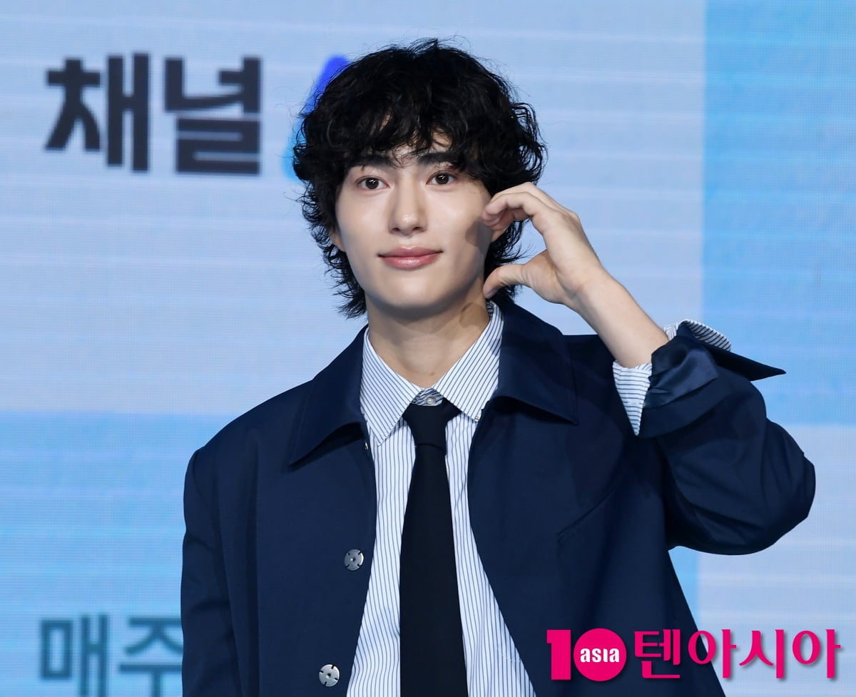 Oh Hyun-jung Attends Press Conference for New Drama 'Travel Instead'