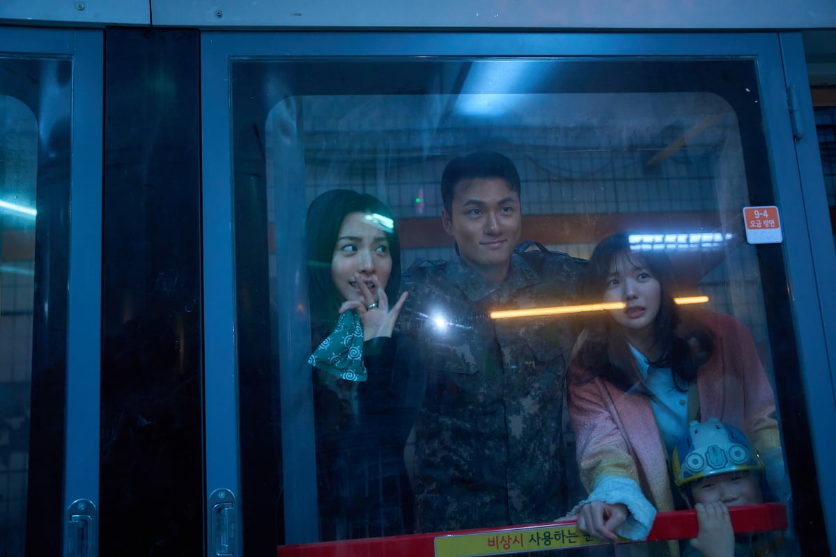 Behind-the-Scenes Chemistry Shines in 'Omniscient Reader's Viewpoint' Film Stills
