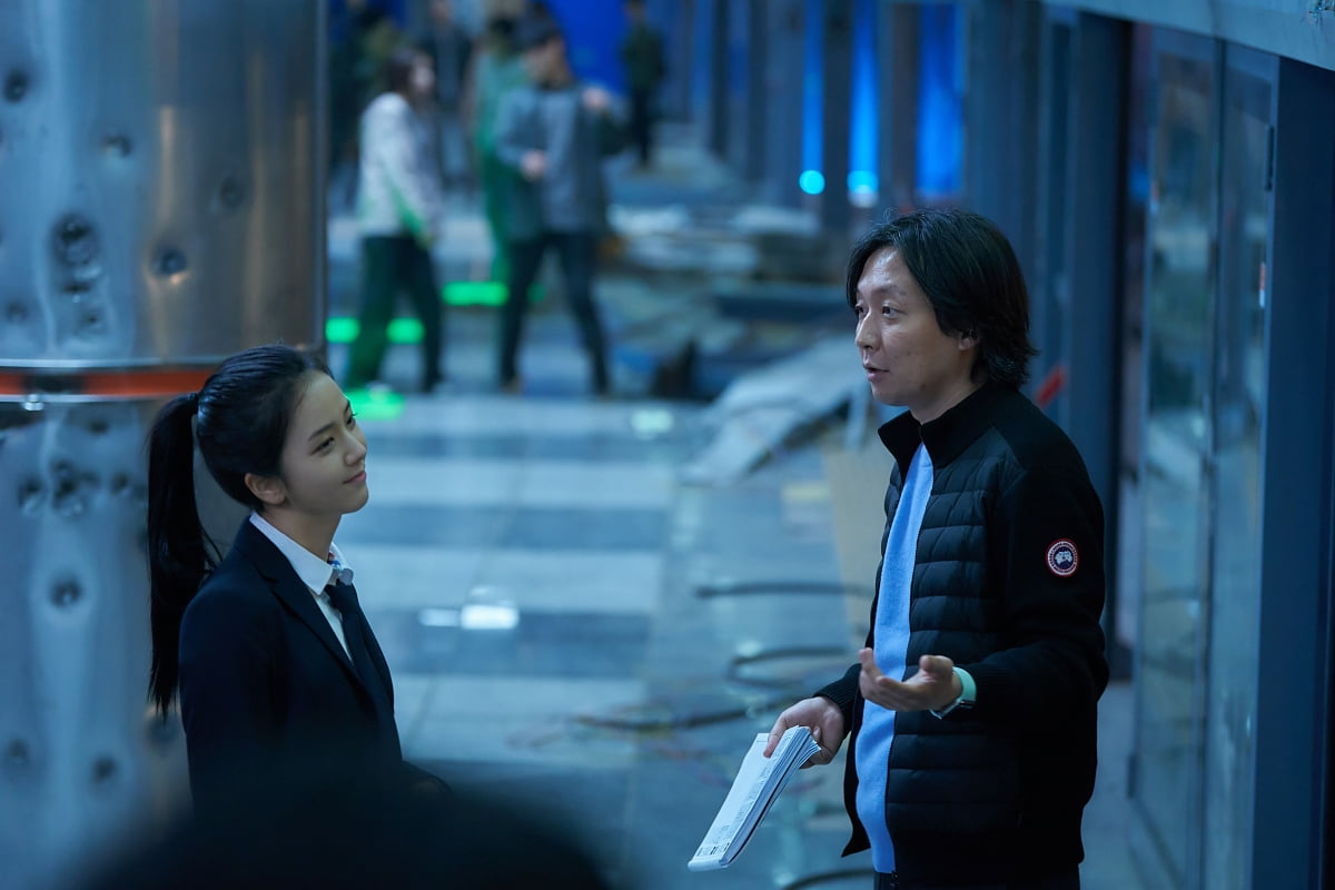 Behind-the-Scenes Chemistry Shines in 'Omniscient Reader's Viewpoint' Film Stills