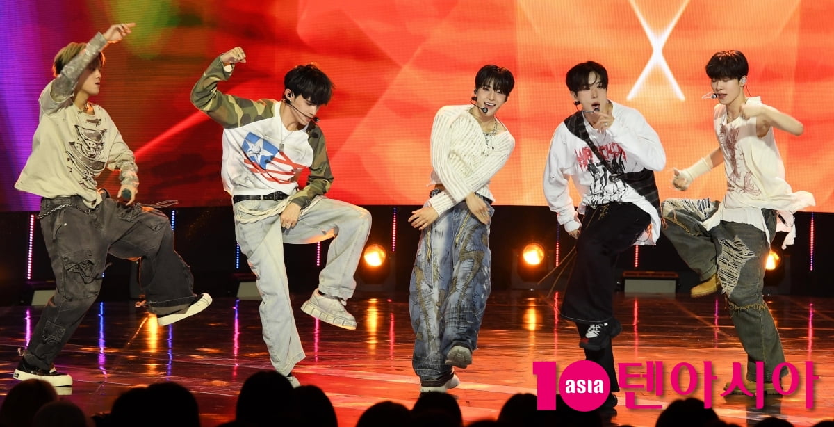 K-Pop Group One Pact Dazzles at SBS 'The Show' Live Broadcast