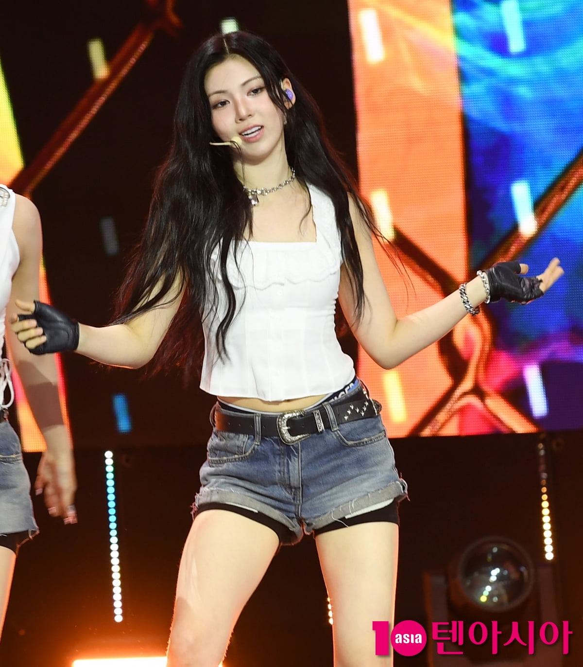 K-Pop Group ifeye Dazzles at SBS 'The Show' Live Broadcast