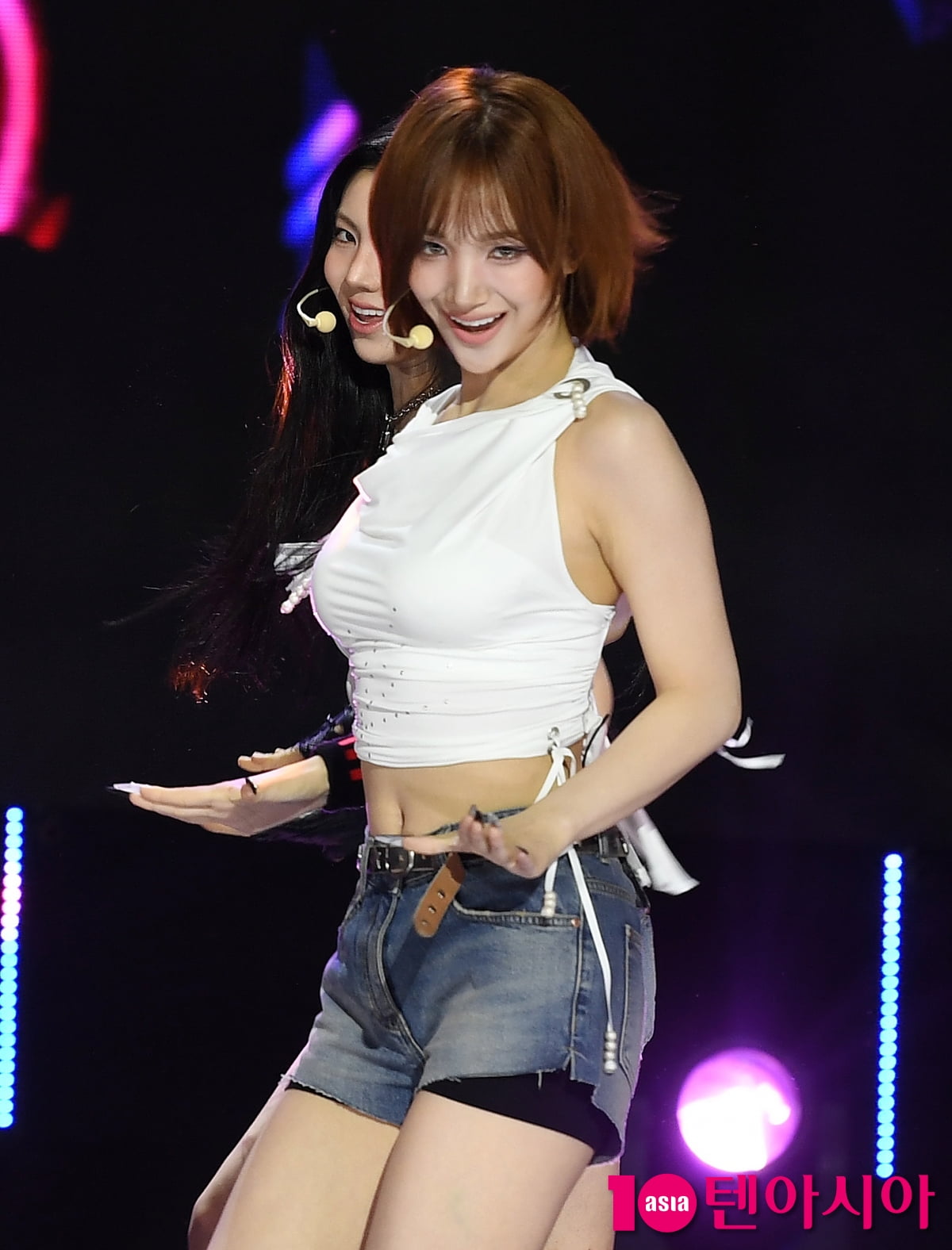 ifeye Sasha Dazzles at SBS 'The Show' Live Broadcast