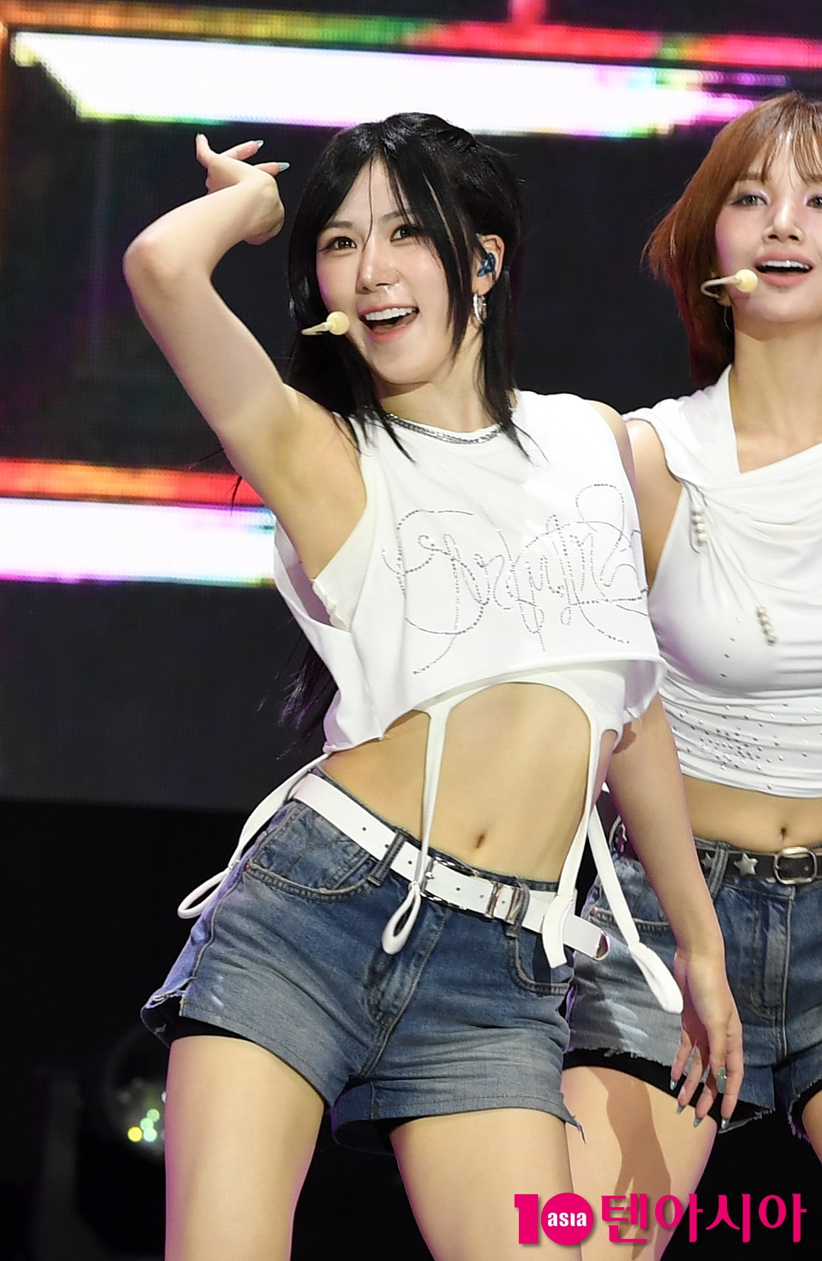 ifeye's Taerin Dazzles at SBS 'The Show' Live Performance