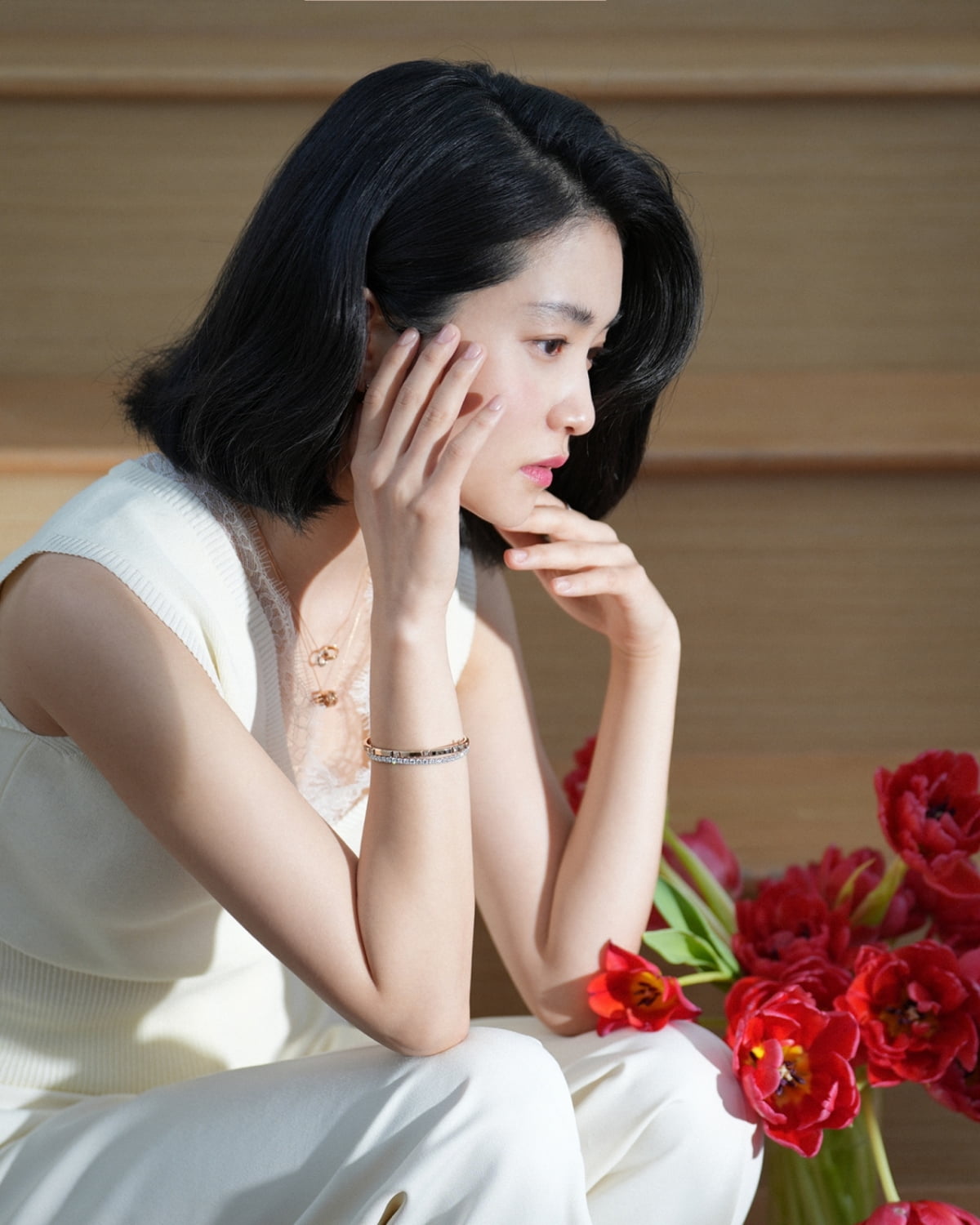 Actress Kim Tae-ri Stuns with Captivating Aura in Jewelry Campaign