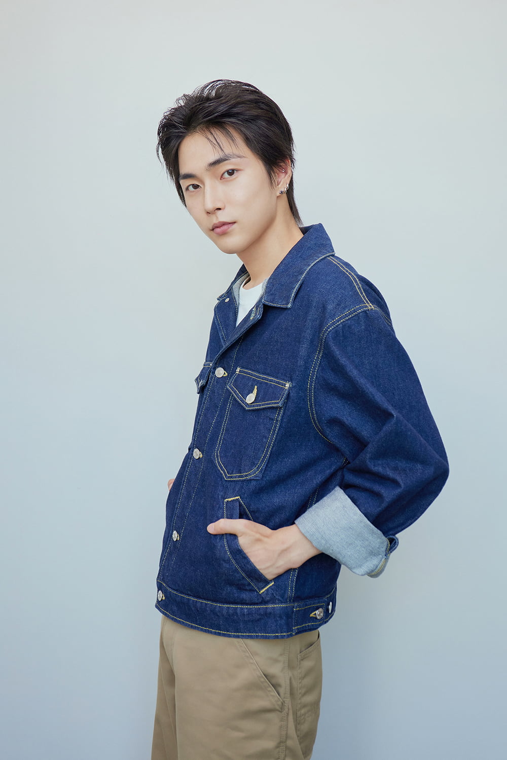 XngHan Embarks on Solo Journey with Debut Single 'Waste No Time'