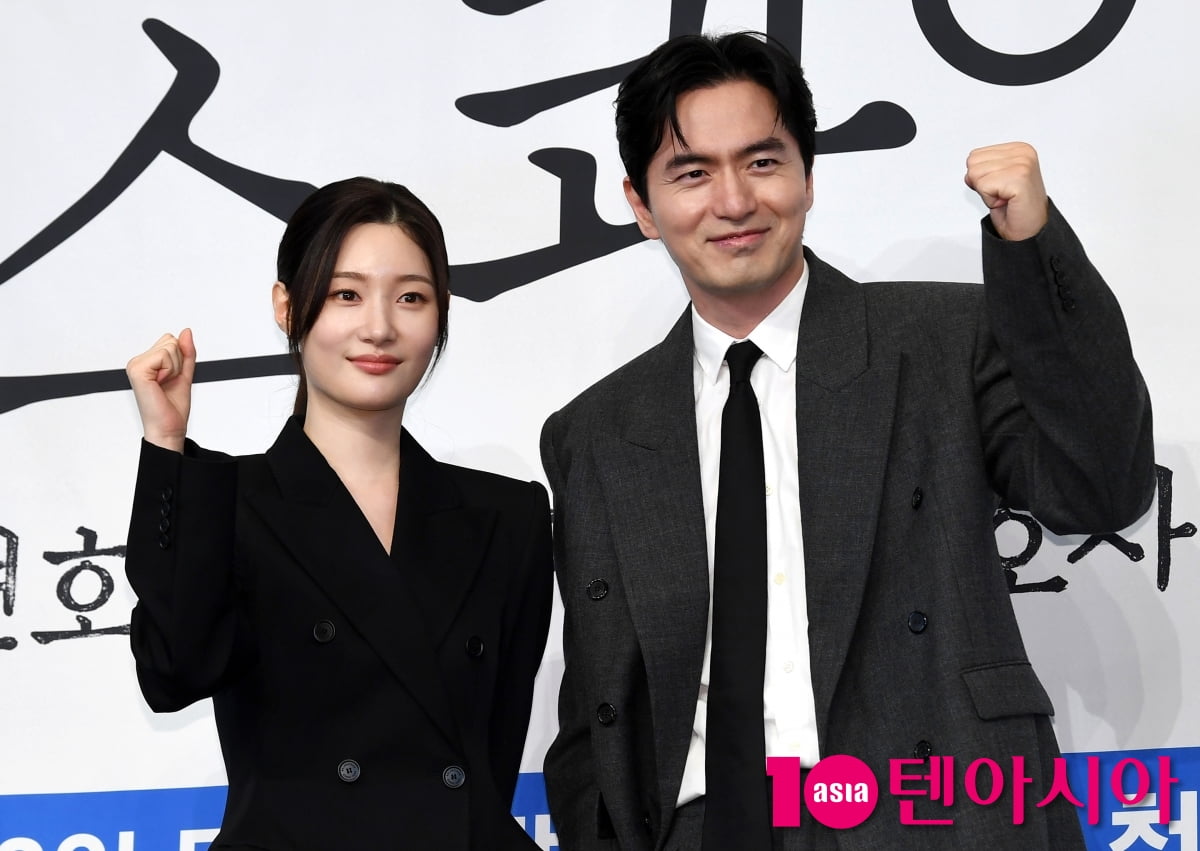 イ・ジヌクとチョン・チェヨン、JTBC新ドラマ『エスクワイア』制作発表会に登場