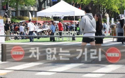 "상권 살린다더니"…'차 없는 거리'에 불만 폭발한 상인들