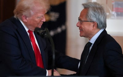"젠슨 황, 워싱턴에서 팀쿡과 머스크 영향력 제쳐"