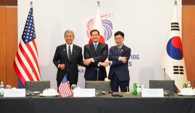 [속보] 한미일 "강력 대북억제 유지"…외교차관, 긴장완화 노력 설명