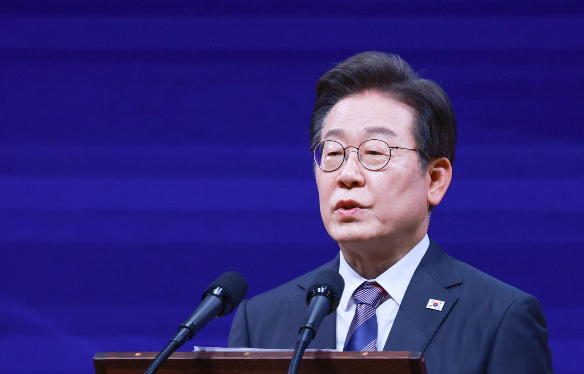 李대통령 "비상계엄, 영구집권 욕망에서 비롯된 친위쿠데타"