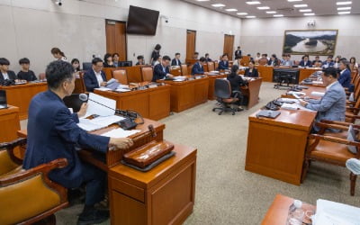 [속보] 尹 거부했던 양곡관리법, 농해수위 소위 통과