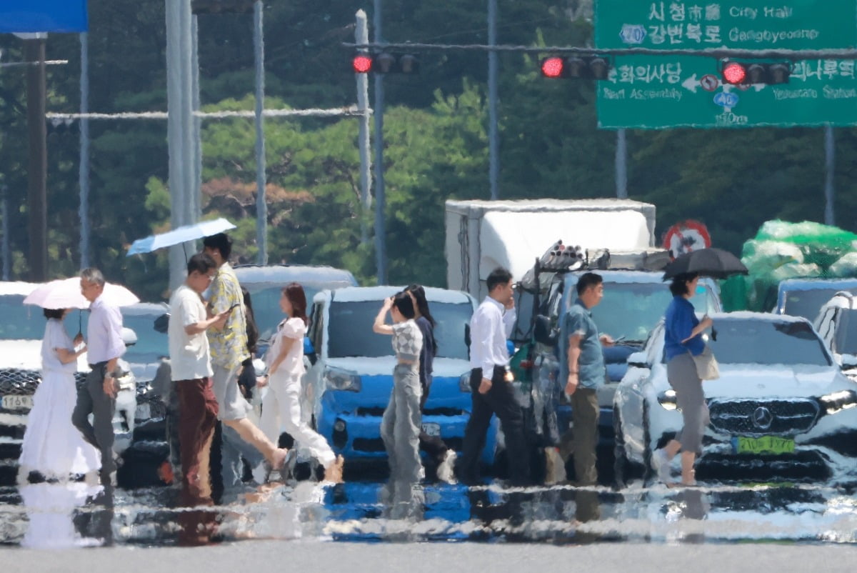 [날씨] 낮 최고기온 37도…내일도 전국 푹푹 찐다